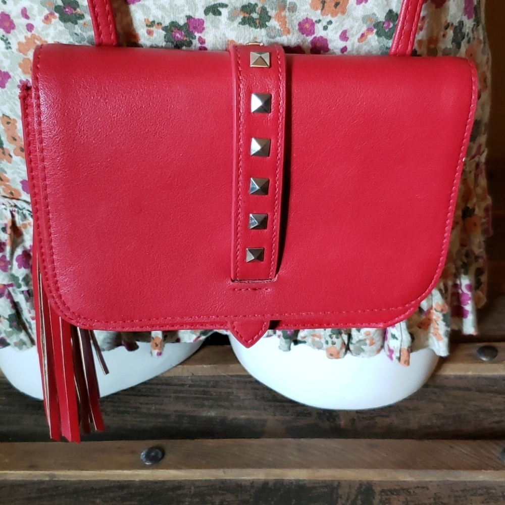 Cute Red Crossbody (bin 5) - Picture 2 of 7